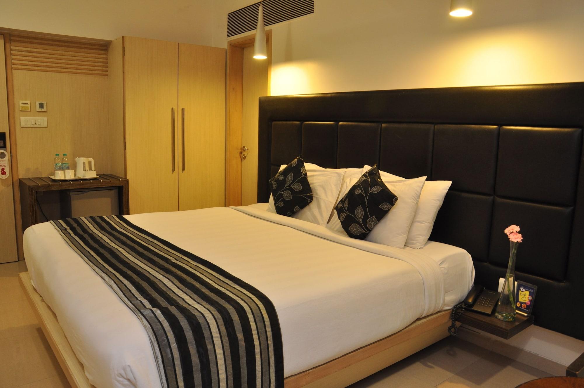 The Oriental Residency Hotel Mumbai Bagian luar foto