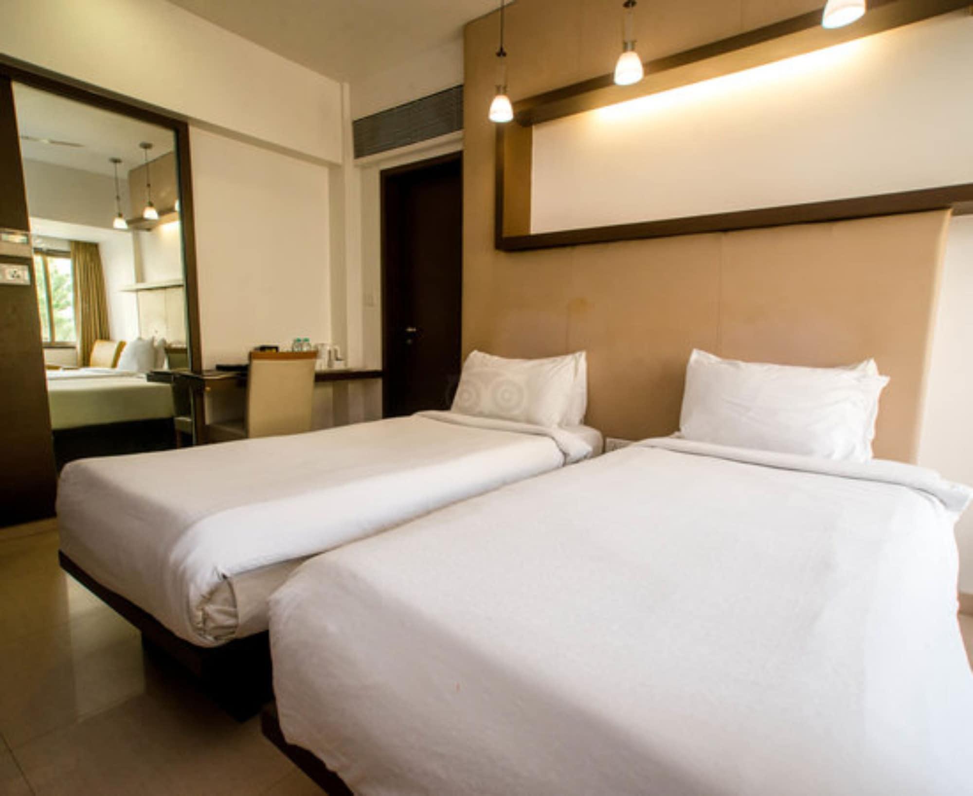 The Oriental Residency Hotel Mumbai Bagian luar foto