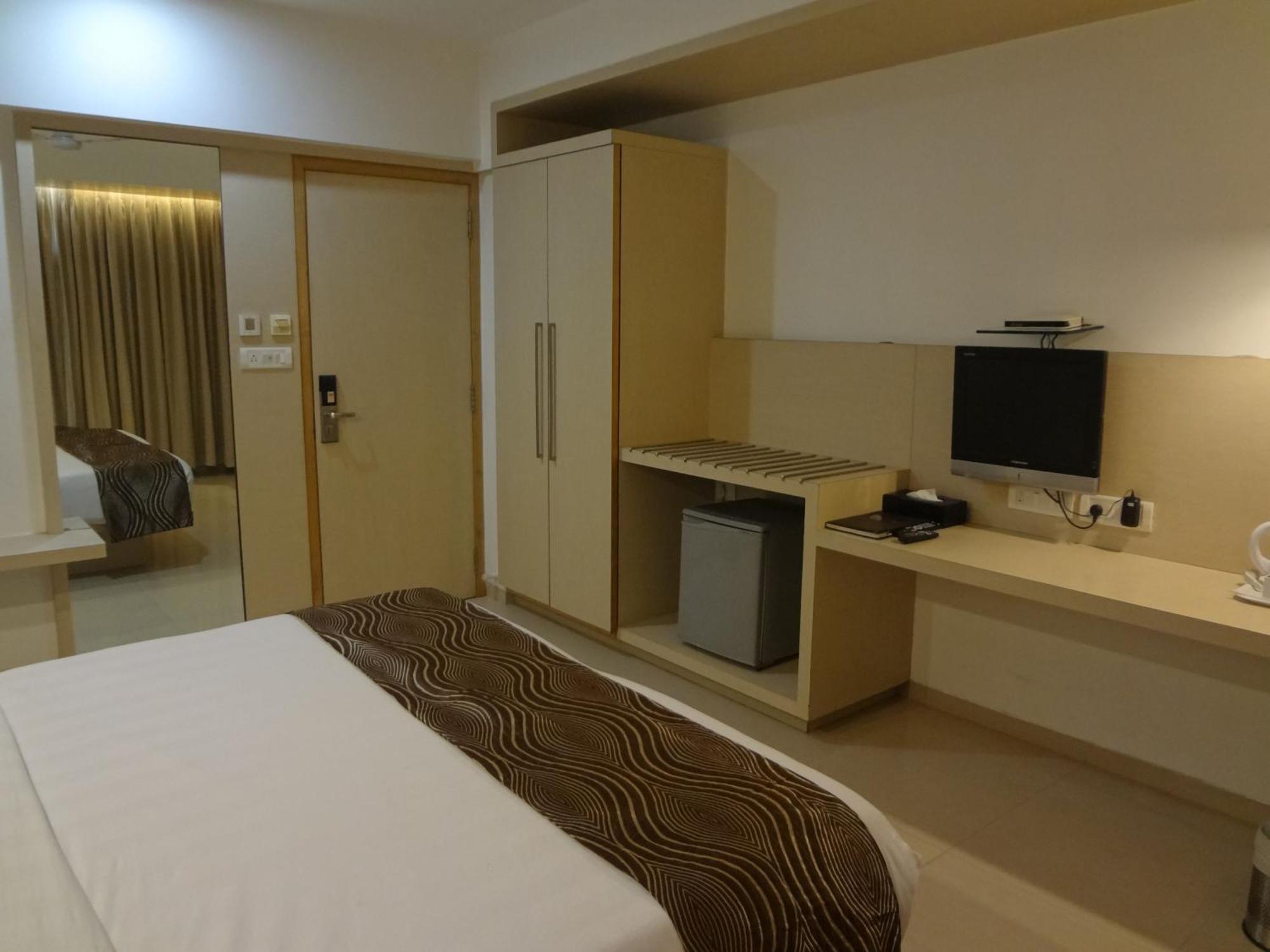The Oriental Residency Hotel Mumbai Bagian luar foto