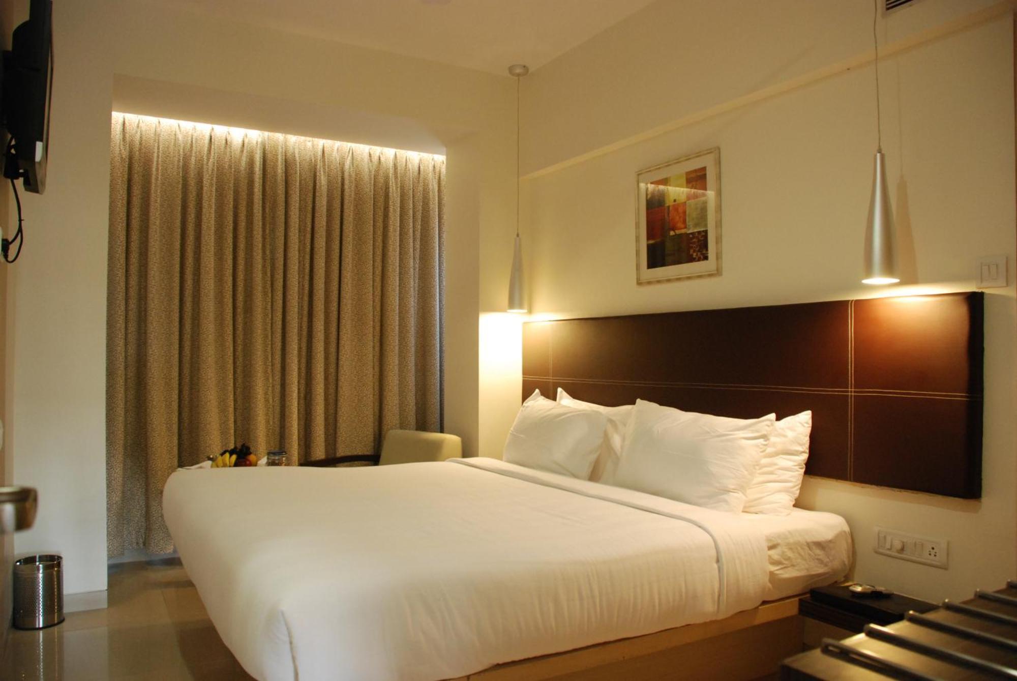 The Oriental Residency Hotel Mumbai Bagian luar foto