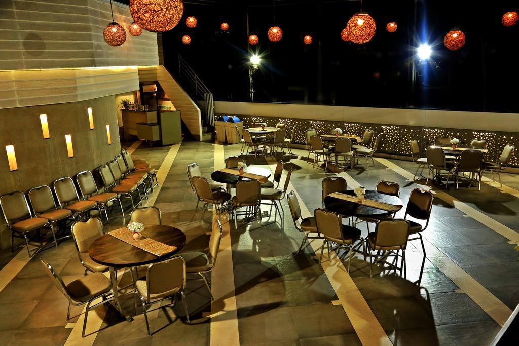 The Oriental Residency Hotel Mumbai Bagian luar foto