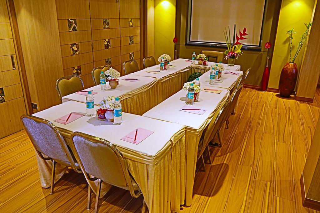 The Oriental Residency Hotel Mumbai Bagian luar foto
