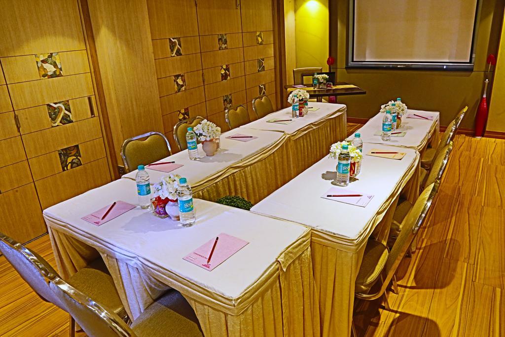 The Oriental Residency Hotel Mumbai Bagian luar foto