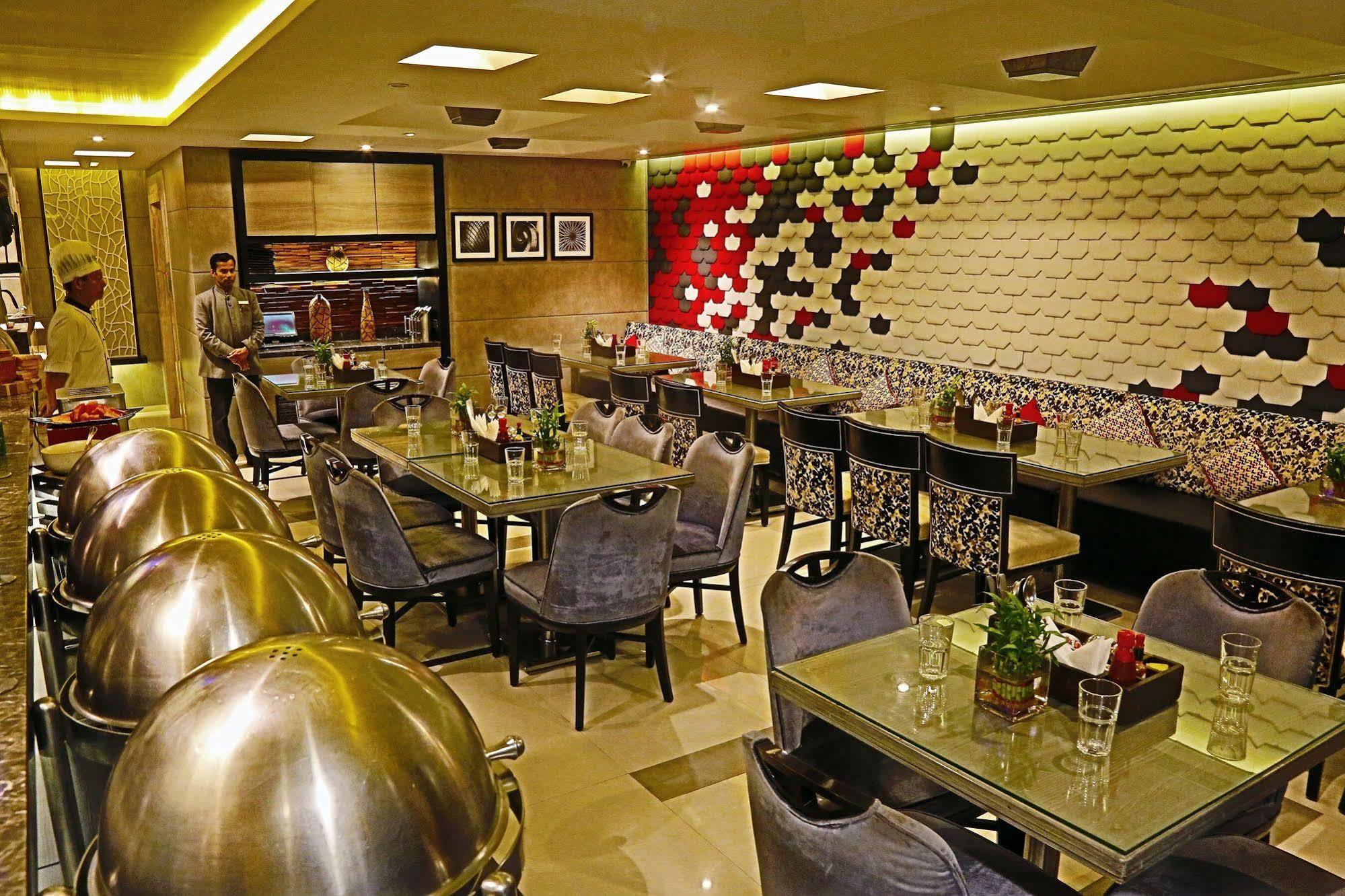 The Oriental Residency Hotel Mumbai Bagian luar foto